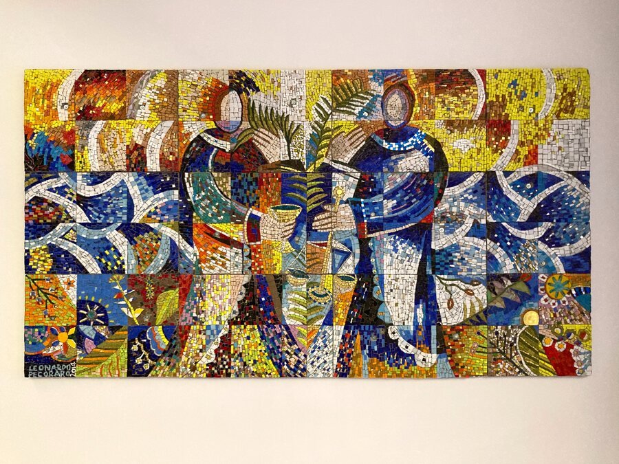 Grande mosaico parietale con figure, 2014