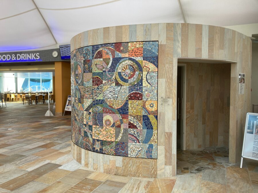 Parete curva a mosaico, Splash & Spa Tamaro